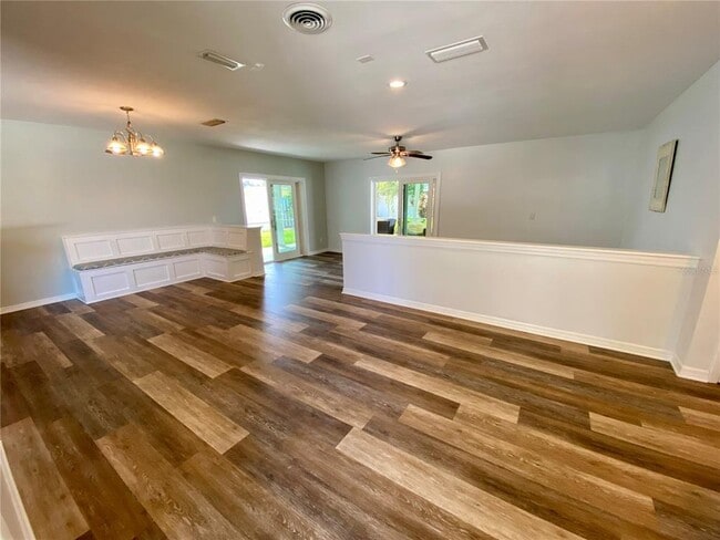 809 Jacaranda Dr