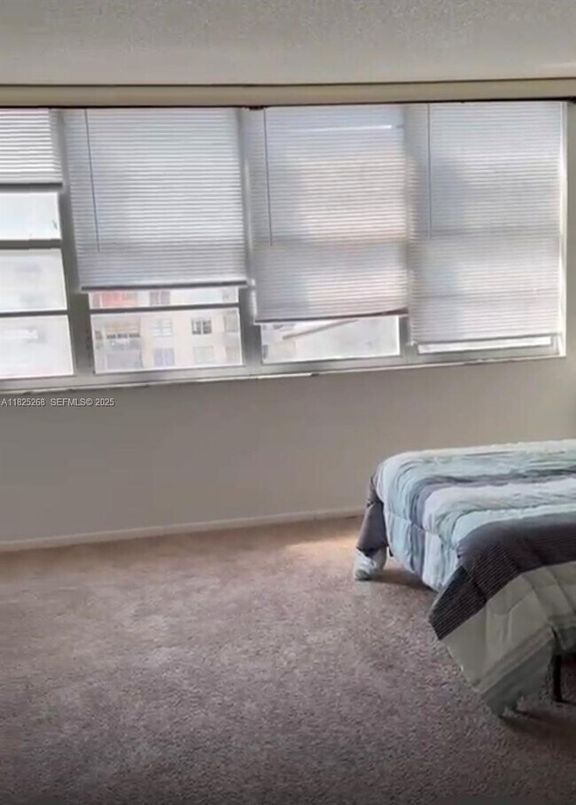 Photo - 251-174 174th St Unidad 1210