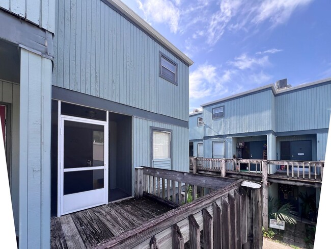 Building Photo - 1 bed/1 bath condo in Sparrow - Available Mid-August!