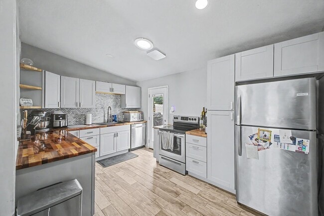 Photo - 2025 E Howe Ave