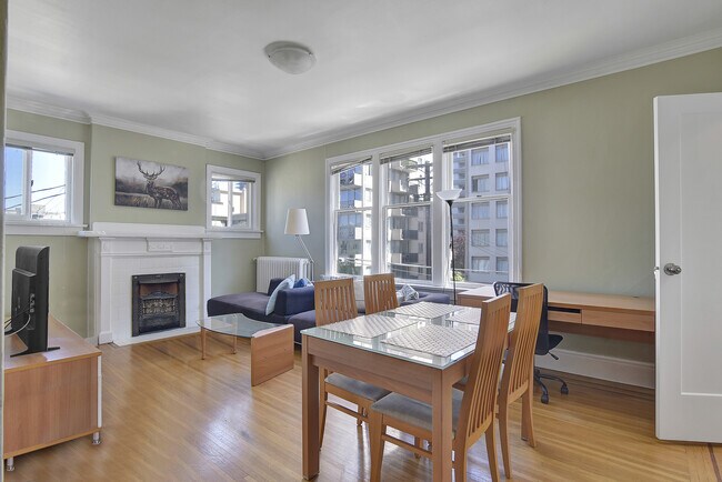 Photo - 935 Jervis St Unit 15