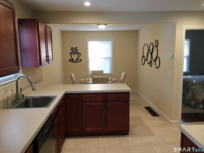 Photo - 6 Birchside Dr Unit B