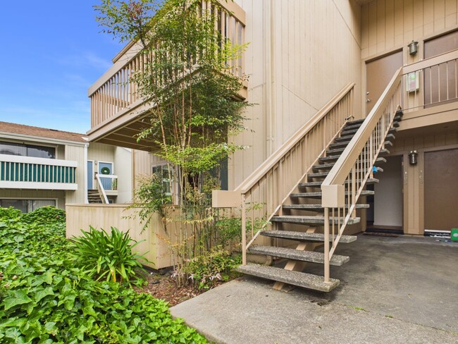 Building Photo - Beautifully appointed 2 bedroom condo for rent at Kimberly Place