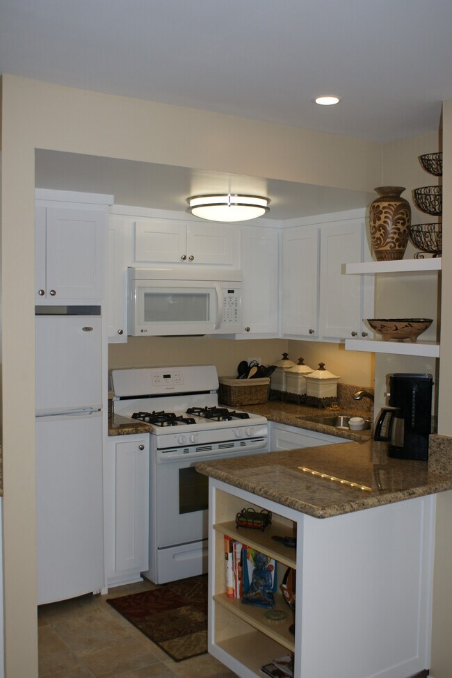 Kitchen - 421 Marine Ave Unit # B