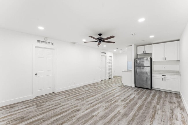 Photo - 134 SW 14th Ave