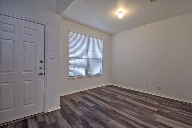 Photo - 711 Abundance Ln