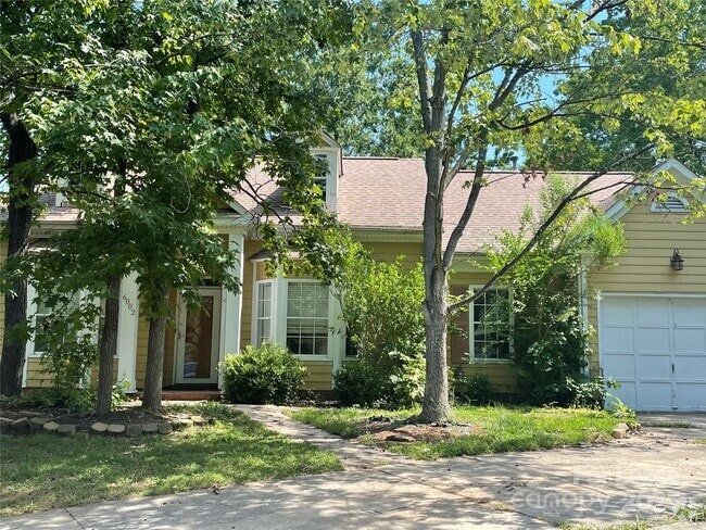 Building Photo - 6002 Kenmore Ln Rental