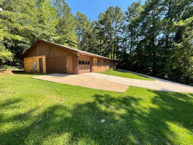 Photo - Secluded 2/1.5 Apartment East Rome $1,095