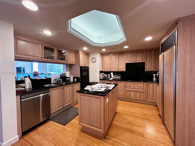 Building Photo - 9559 Collins Ave Unit s10g Rental