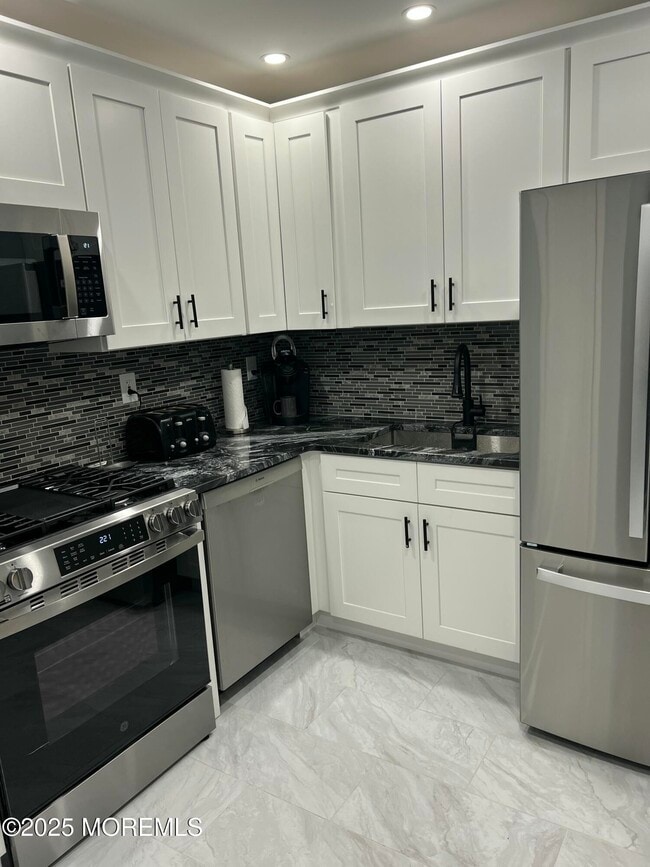 Building Photo - 3403 Bridge Ave Unit 17 Rental