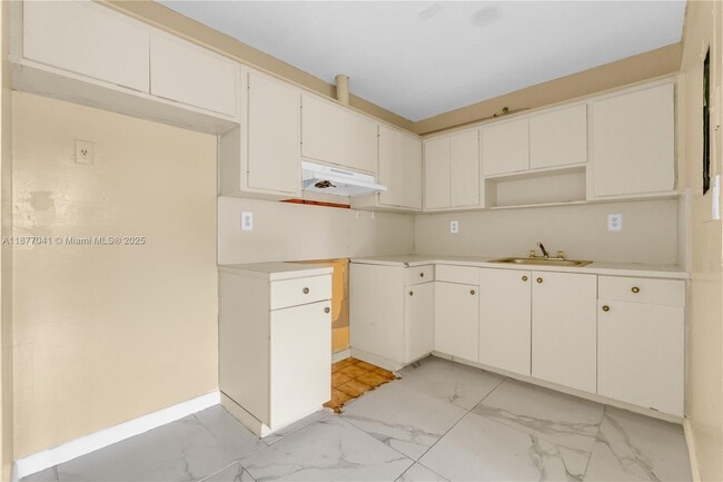 Photo - 5807 SW 27th St Unit 1