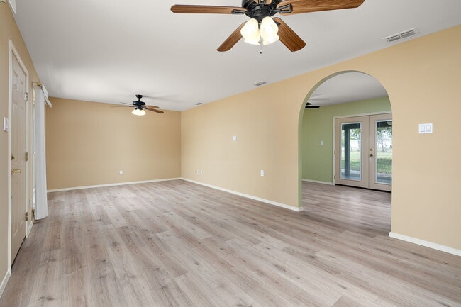 Photo - 4800 Mile 6 Rd