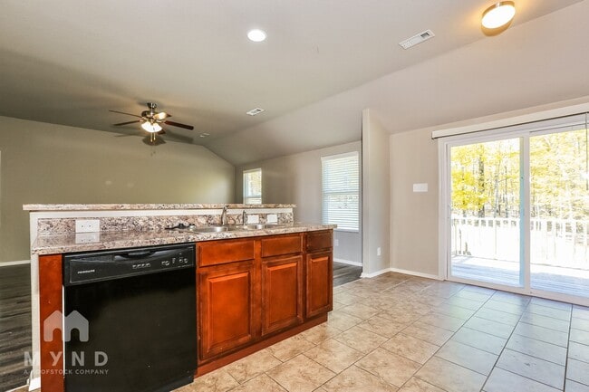 Photo - 2001 Honeycomb St