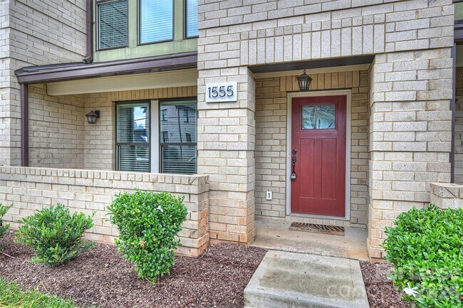 Photo - 1555 Duckworth Ave