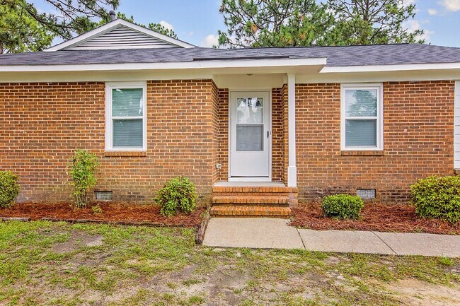 Photo - Ranch Style 3 bedroom 2 bathroom NEST Close to Fort Liberty!