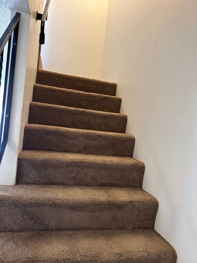 Photo - (749) Jackson Square - 2 Bedroom / 1.5 Bathroom Townhome – Albany Unit 023