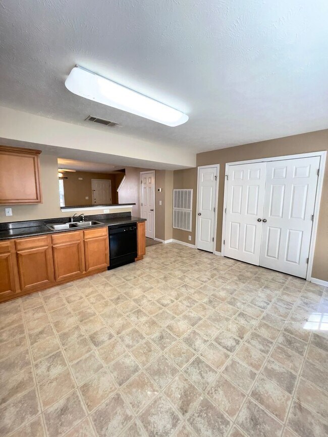 Photo - Perfect For Roommates! Unit 318 Doe Ridge Ct