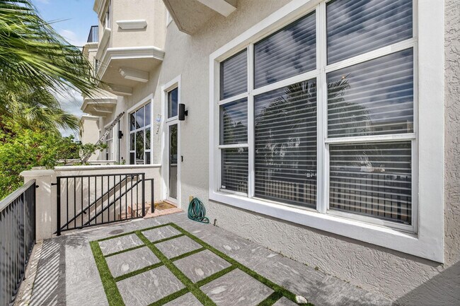 Photo - 508 N Birch Rd