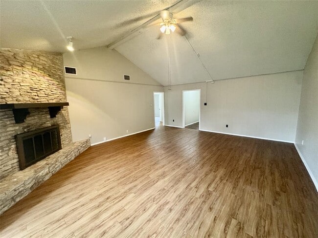 Photo - 2708 Charlesworth Dr
