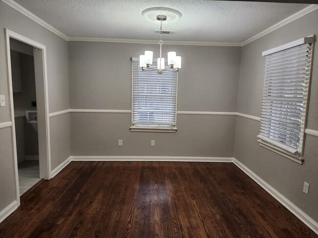 Photo - 866 Colonial Rd