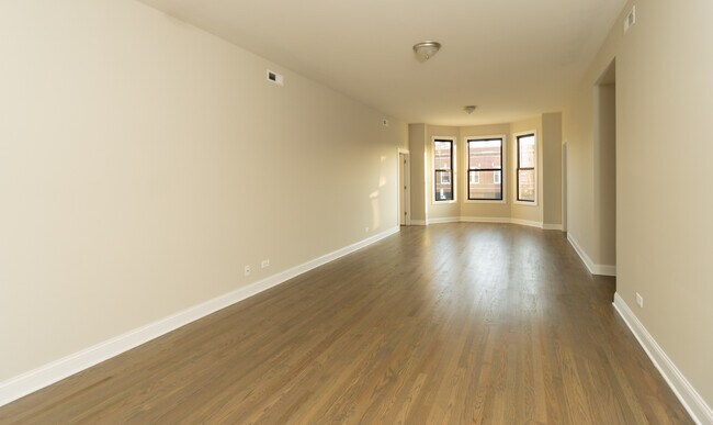 Photo - 3405 W Fullerton Ave Unidad 2