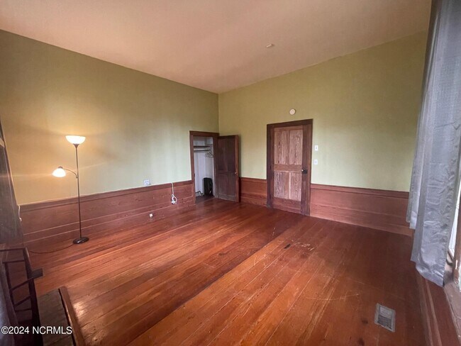 Photo - 23500 River Rd