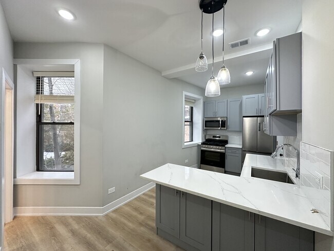 Photo - 439 W Belden Unit 20