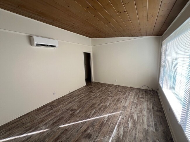 Photo - 4268-3t - 465/467 NE Baker Unit 465