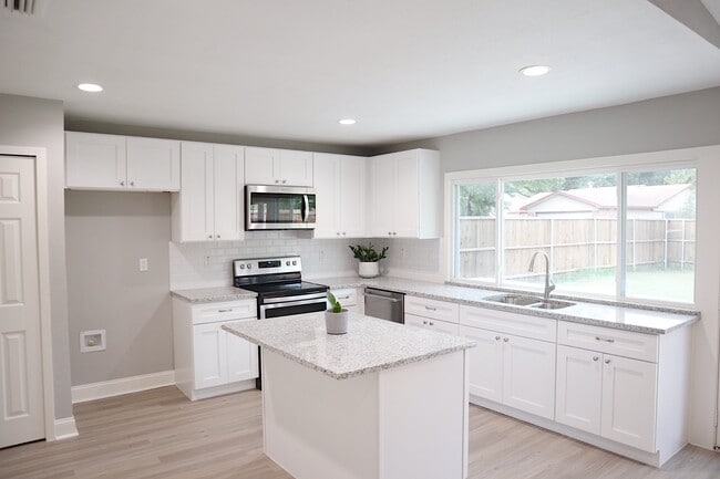 5212 Fisher Dr