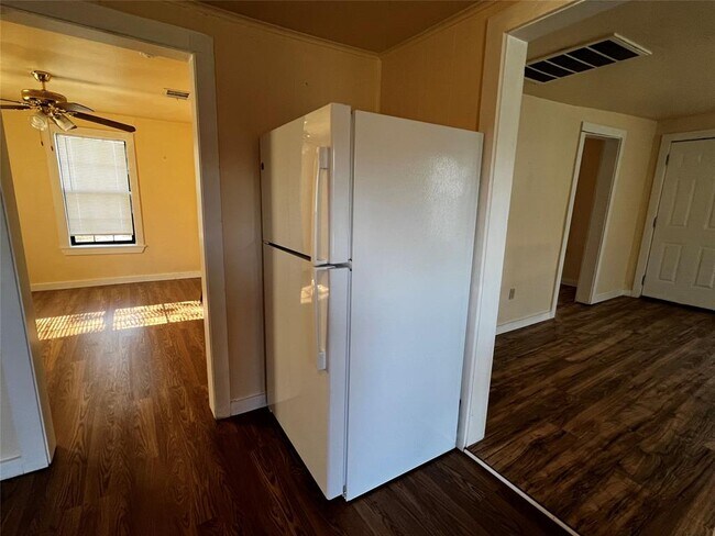 Photo - 102 E Carrie Manor St