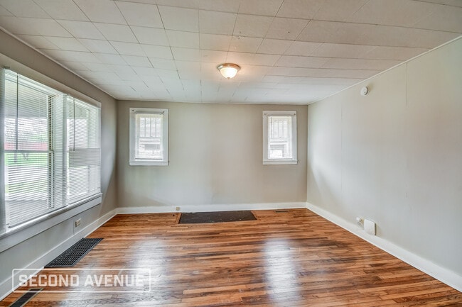 Photo - 720 72nd St S