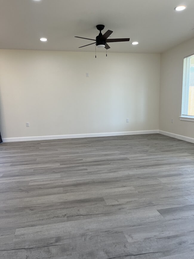 Photo - 5104 Chestnut Rd