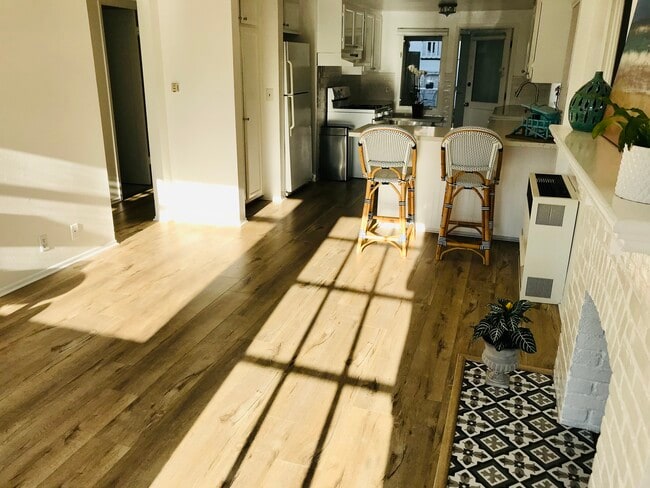 Photo - 2456 Manhattan Ave