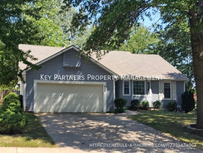 Building Photo - 620 N Sunset Dr