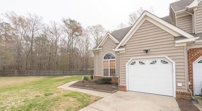 MOVE IN READY Townhome in the Heart of Suf... - MOVE IN READY Townhome in the Heart of Suf...