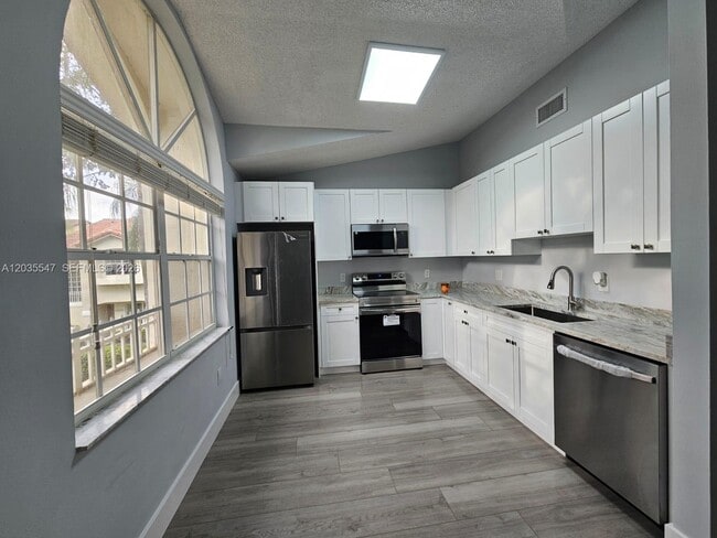 Building Photo - 10823 NW 3rd Ct Unit B12U