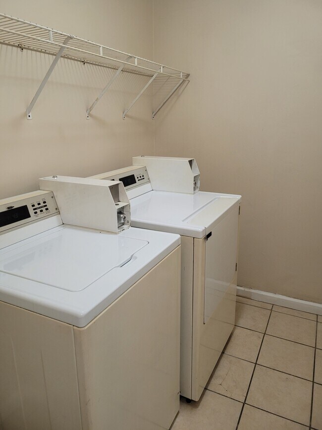 Photo - 321 E Mill St