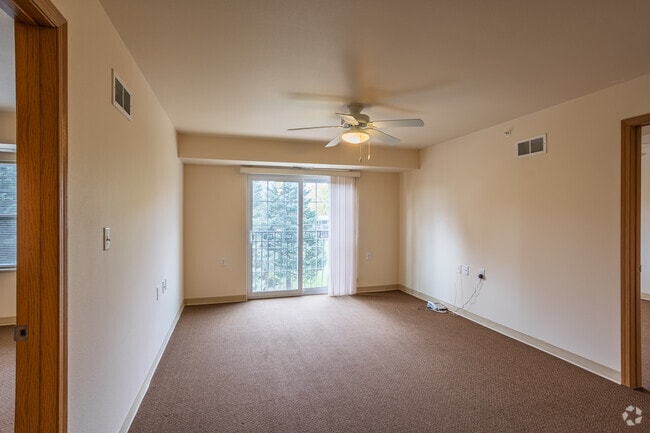2BR, 2BA - 1,035SF - Living Room