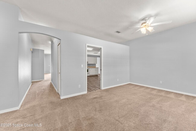 Photo - 410 Eldron Blvd SE