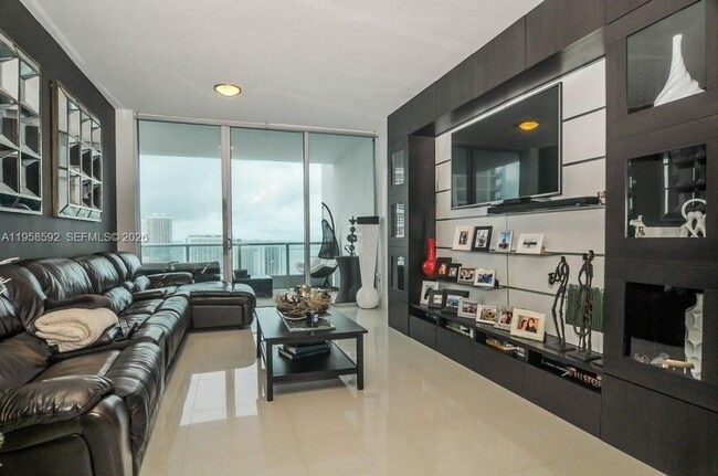 Building Photo - 900 Biscayne Blvd Unit 3810