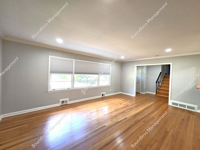 Photo - 2233 Leafmore Dr