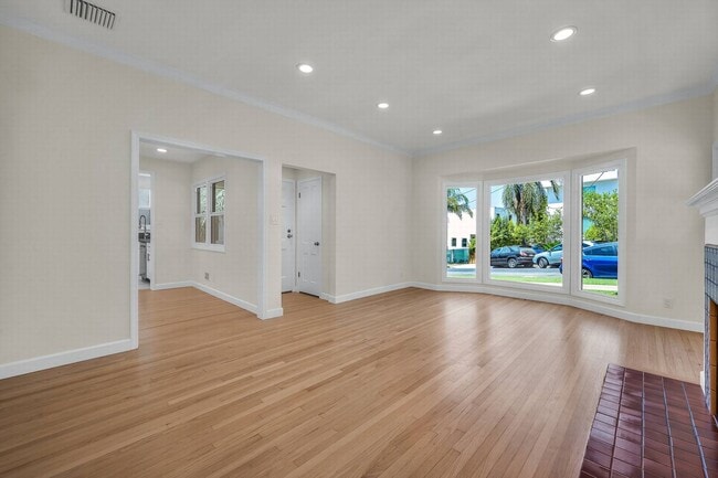 Photo - 2828 Avenel St