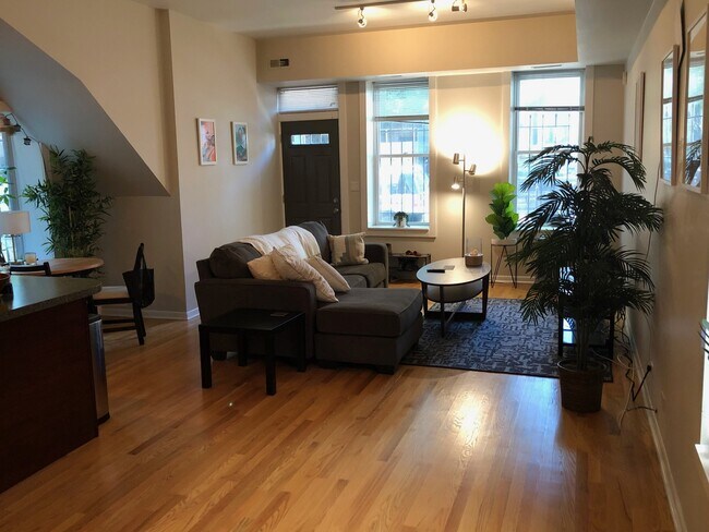 Photo - 1735 W Crystal St Apartments Unit 1F