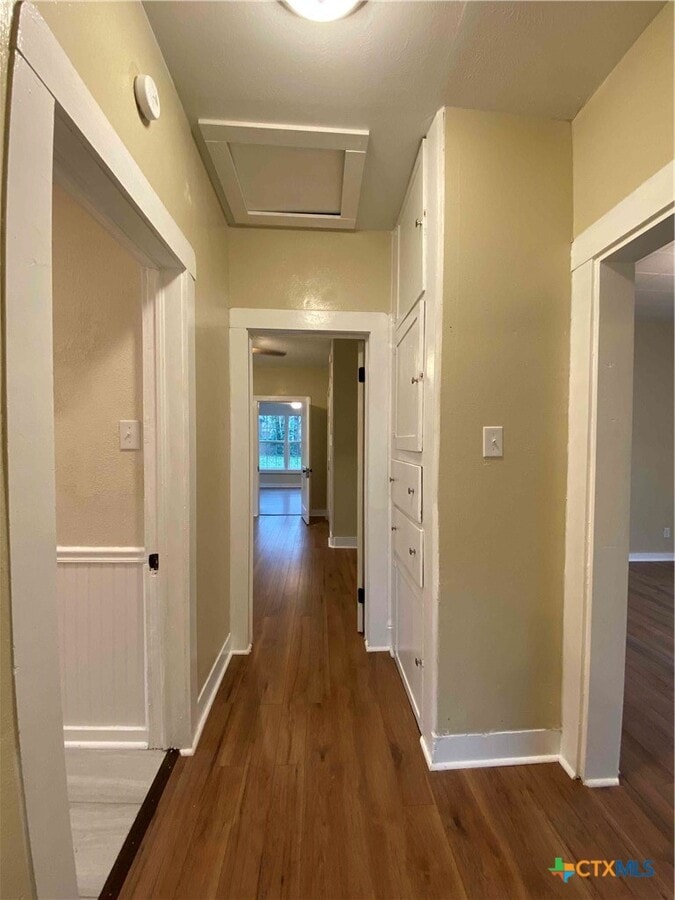 Photo - 904 N Main St