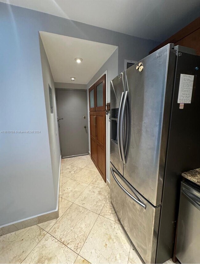5825 Collins Ave Unit 9B