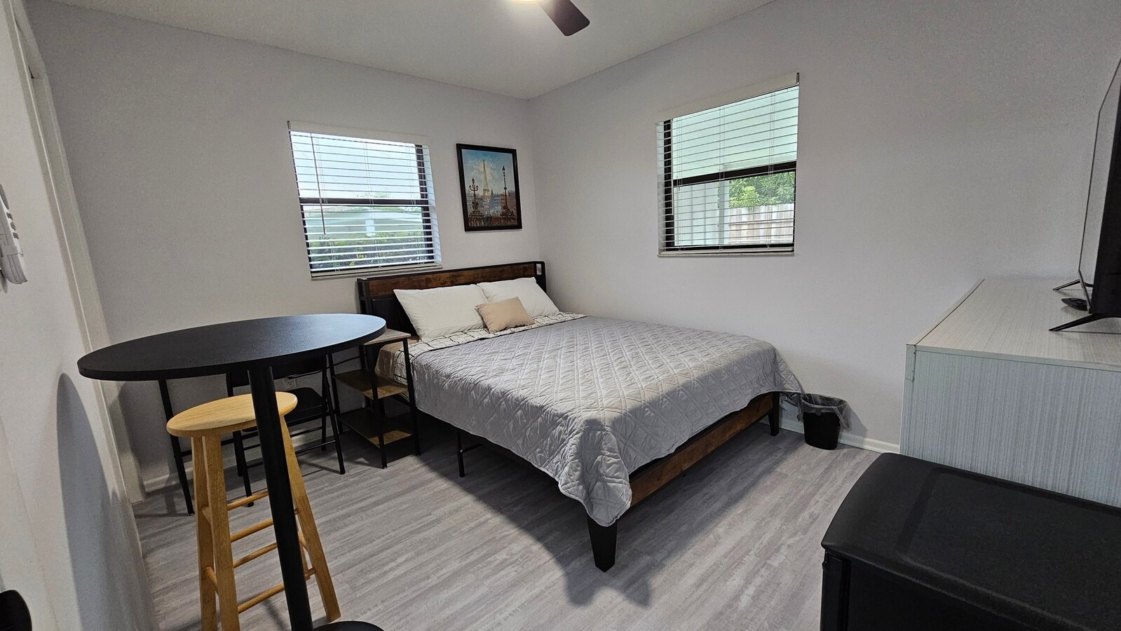 Photo - 10950 Fernando St