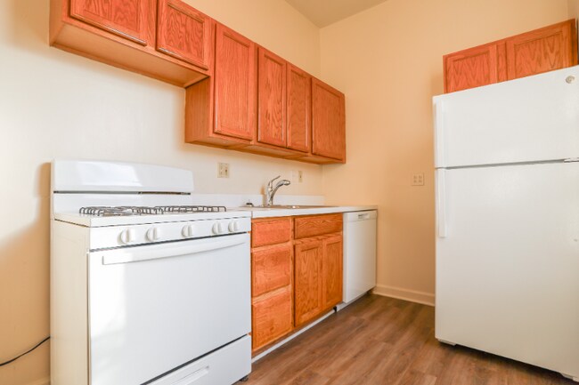 Photo - 747 Damen Unit 2