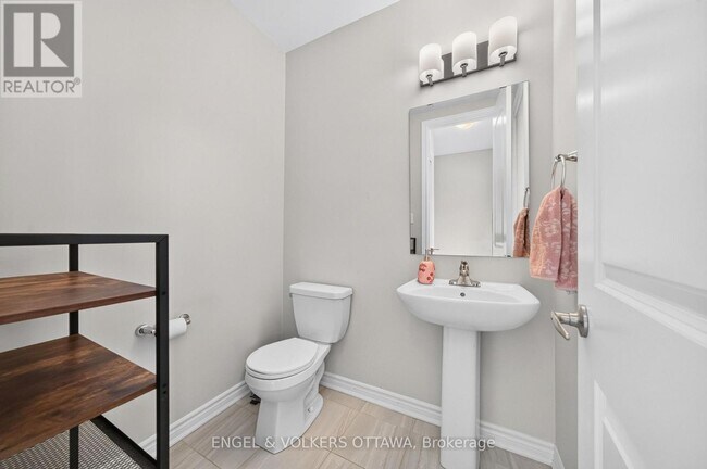 Photo - 33 Focality Cres
