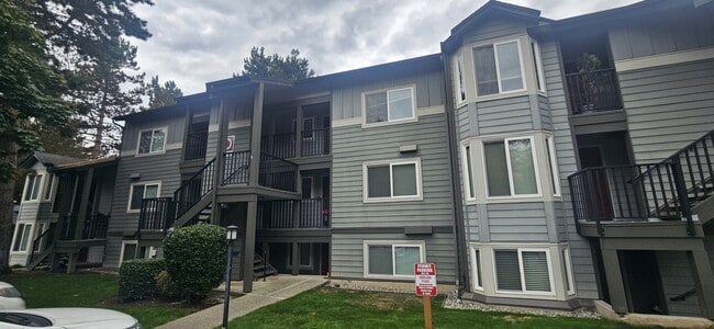 Building Photo - 11112 NE 124th Ln