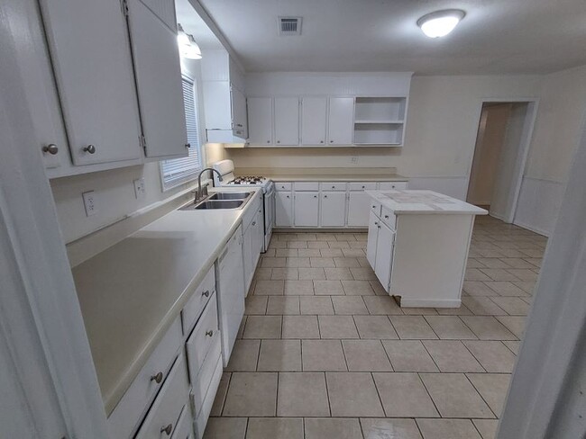 Photo - 601 W David Dr